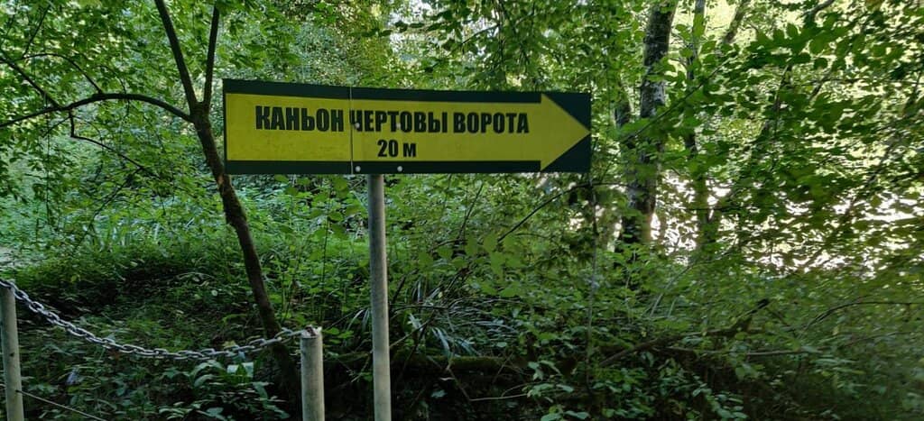 Panoramic Lake & Mountain Views