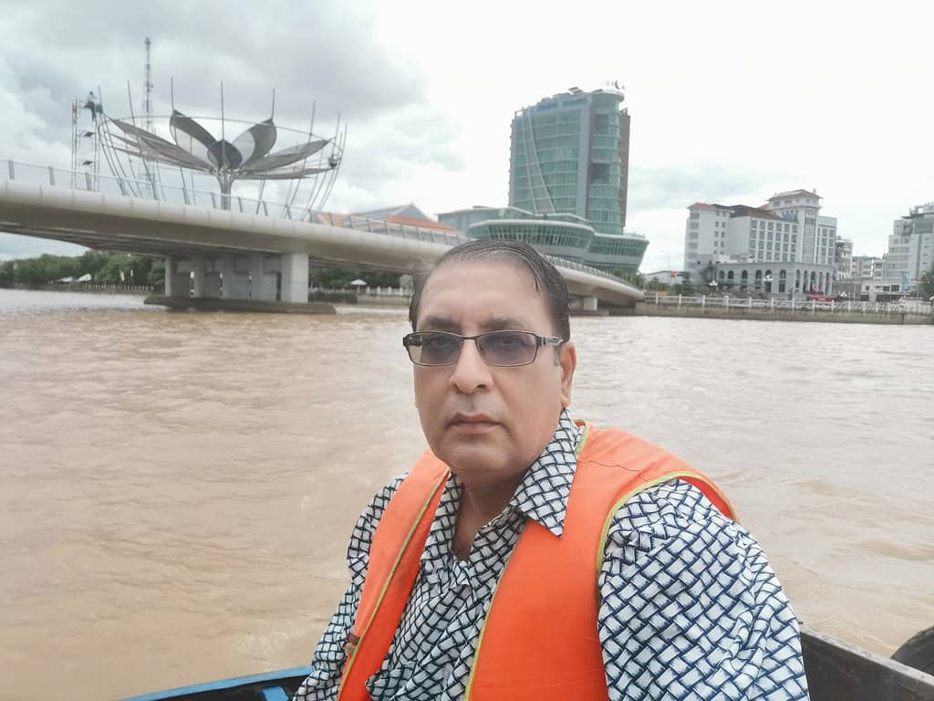 Unique 'Love Lock' Tradition