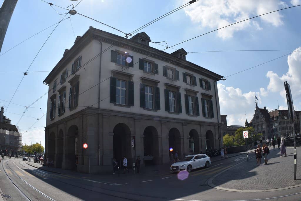 Rose Fountains (Seasonal)