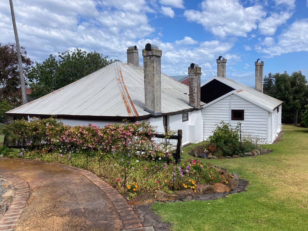 Thousands of Antiques