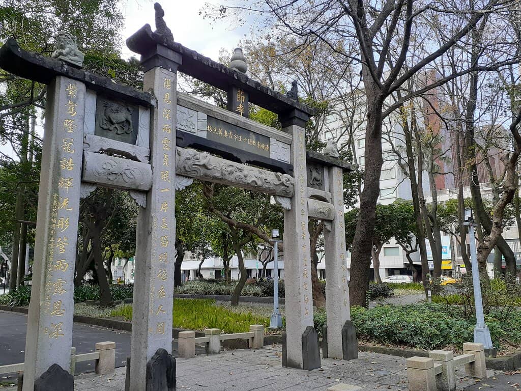 Love River Riverside Walk