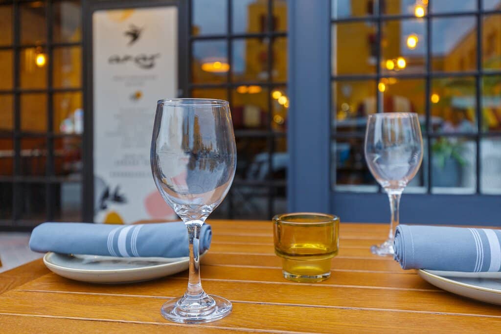 Cozy Atmosphere & Vibrant Vibe