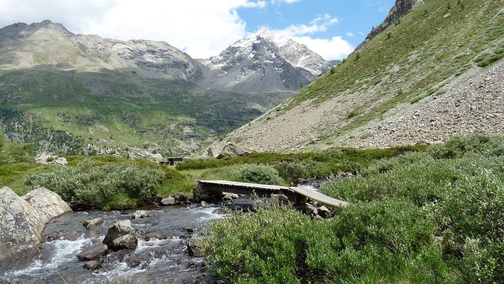 Panoramic Mountain Views