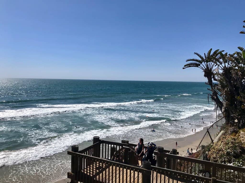 Lively Beach Club Vibe