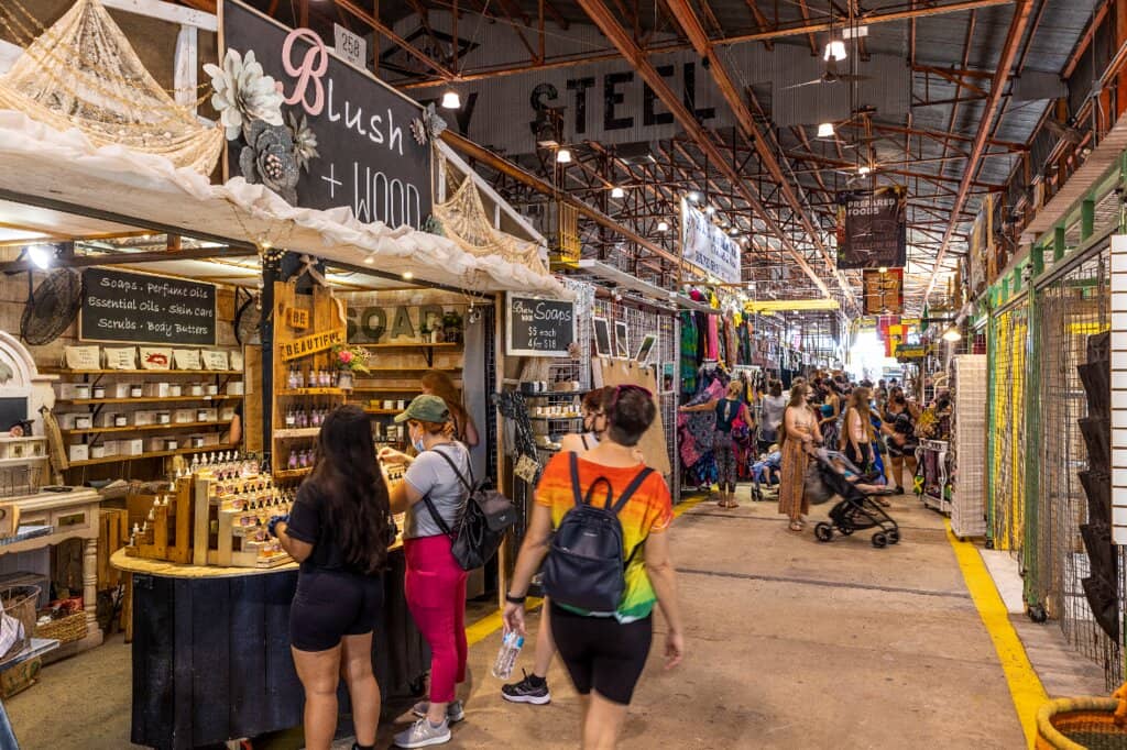 Live Music & Vibrant Atmosphere