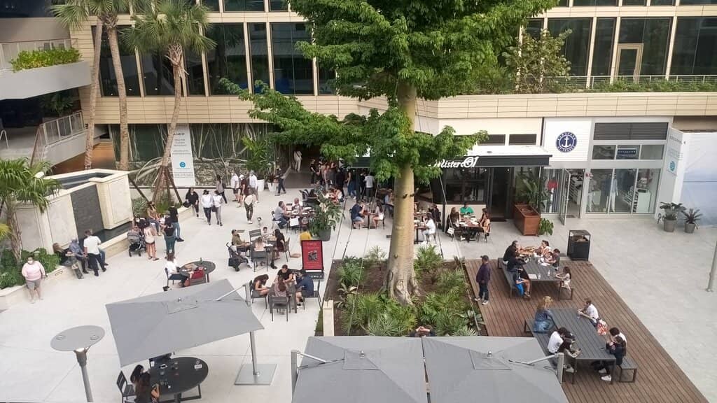 Chic Boutiques & Retail