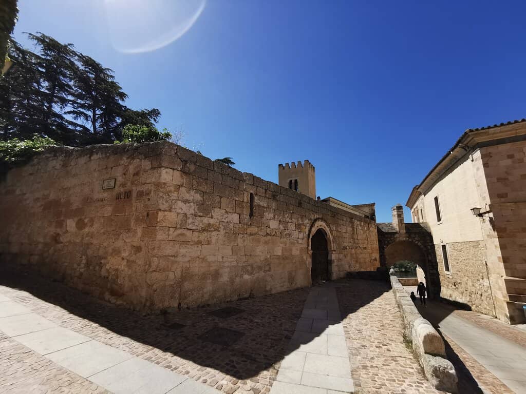 Proximity to Zamora Cathedral