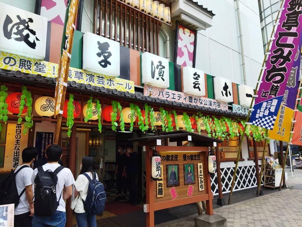 Immersive Cultural Atmosphere