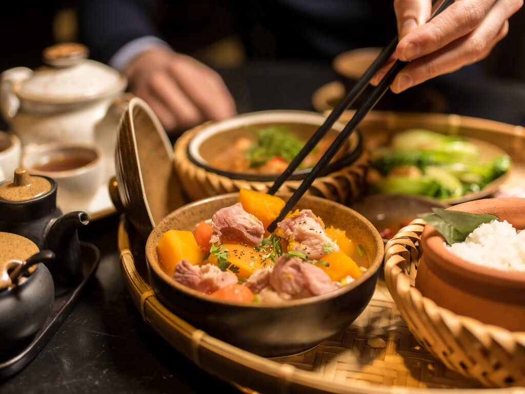 Lively Atmosphere & Market Feel