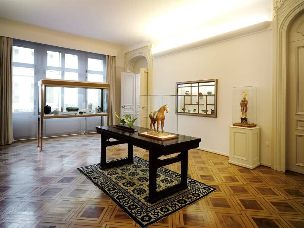 Chinese & Japanese Ceramics