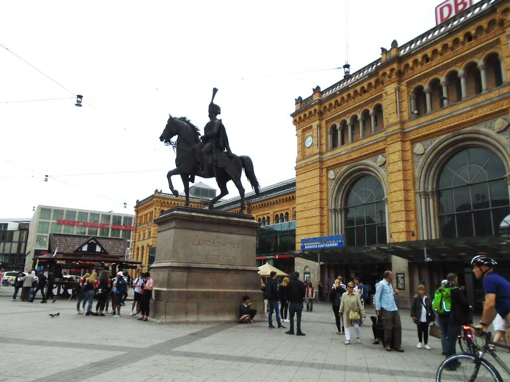 Meeting Point "Under the Tail"