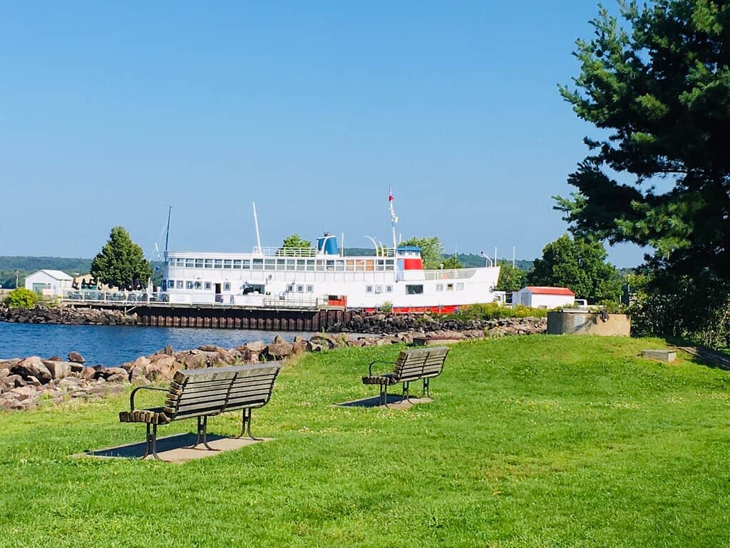 Lakeside Promenade & Gardens