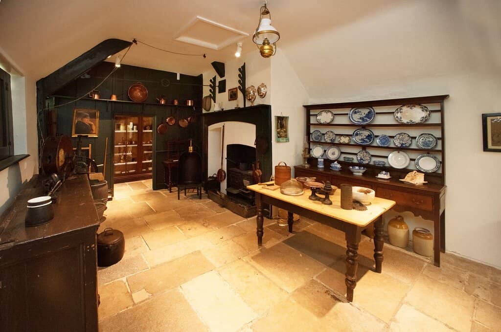 Themed Trails & Crafts