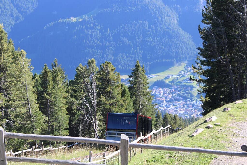 Hike to Resciesa Hut