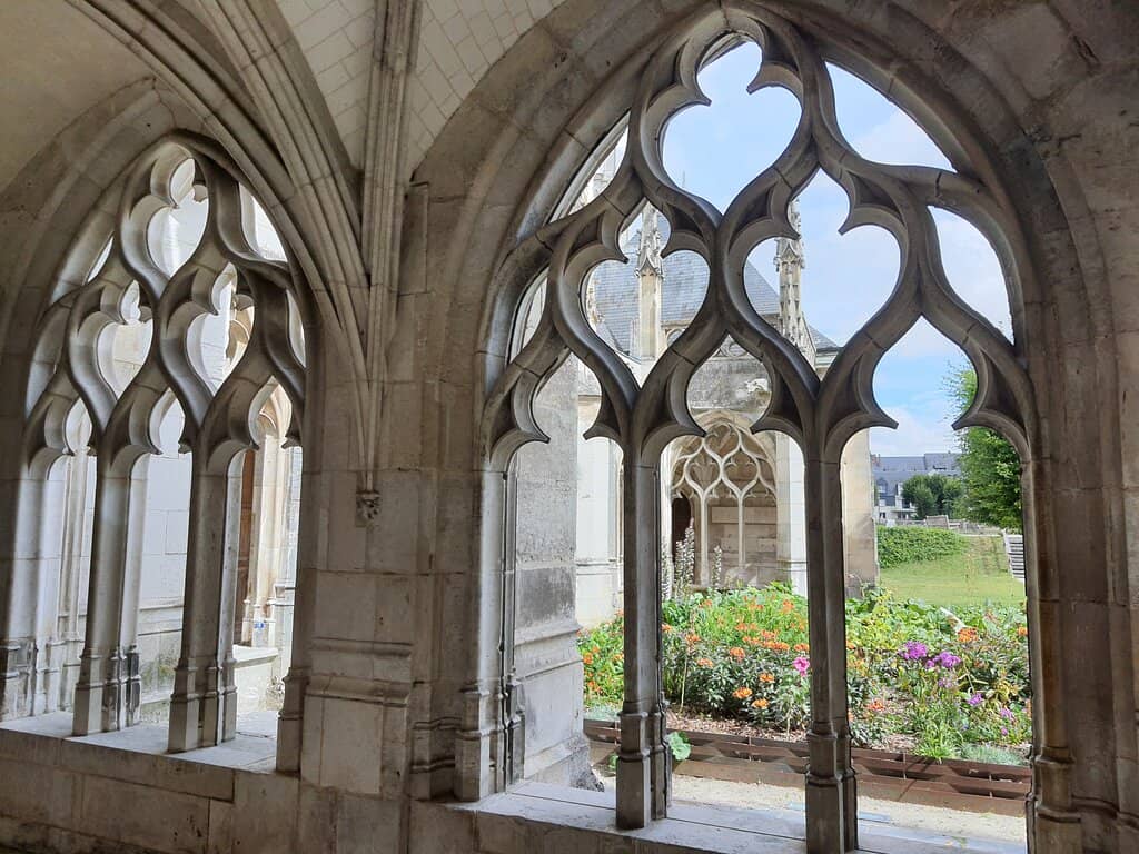 Varied Three-Floor Exhibits