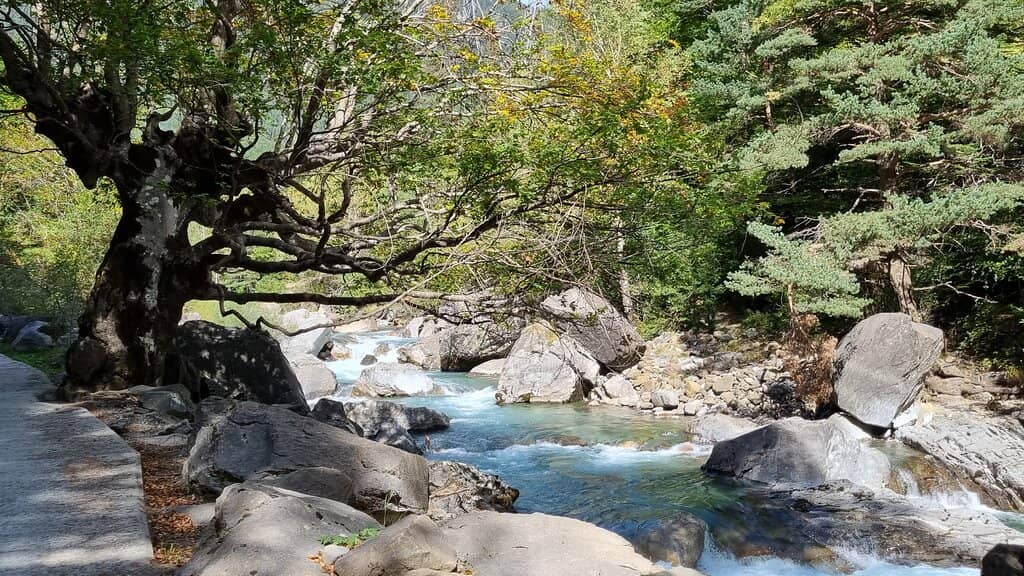 Cola de Caballo Waterfall