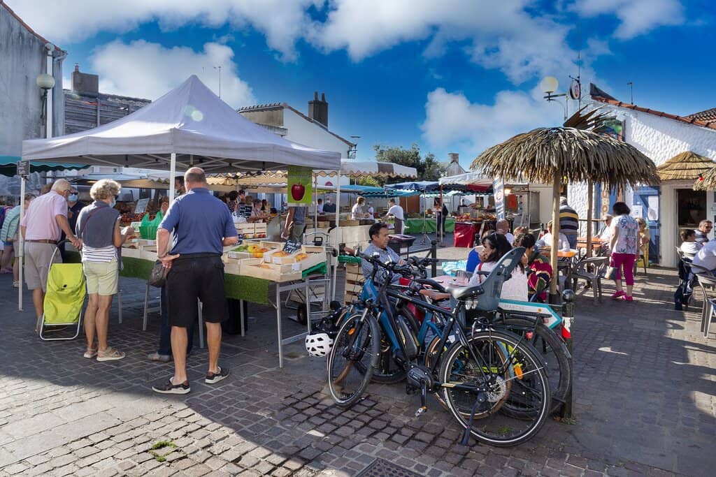 Diverse Stalls & Unique Finds