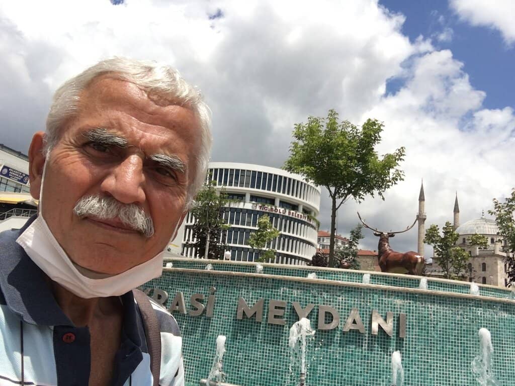 Surrounding Cafes & Restaurants