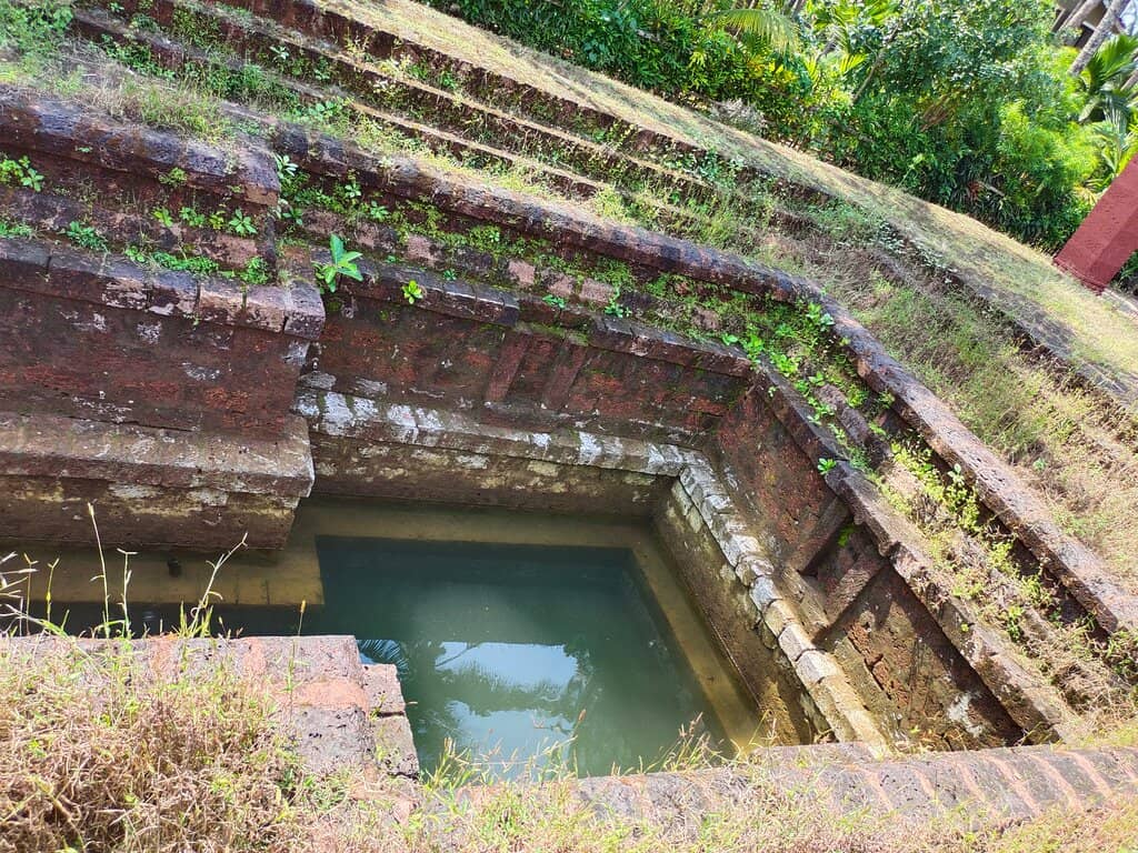 Intricate Carvings & Paintings