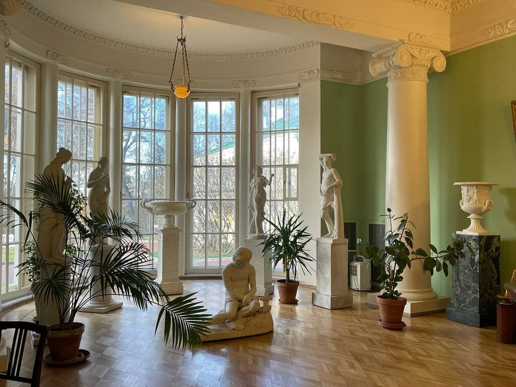 Expansive Park and Alleys