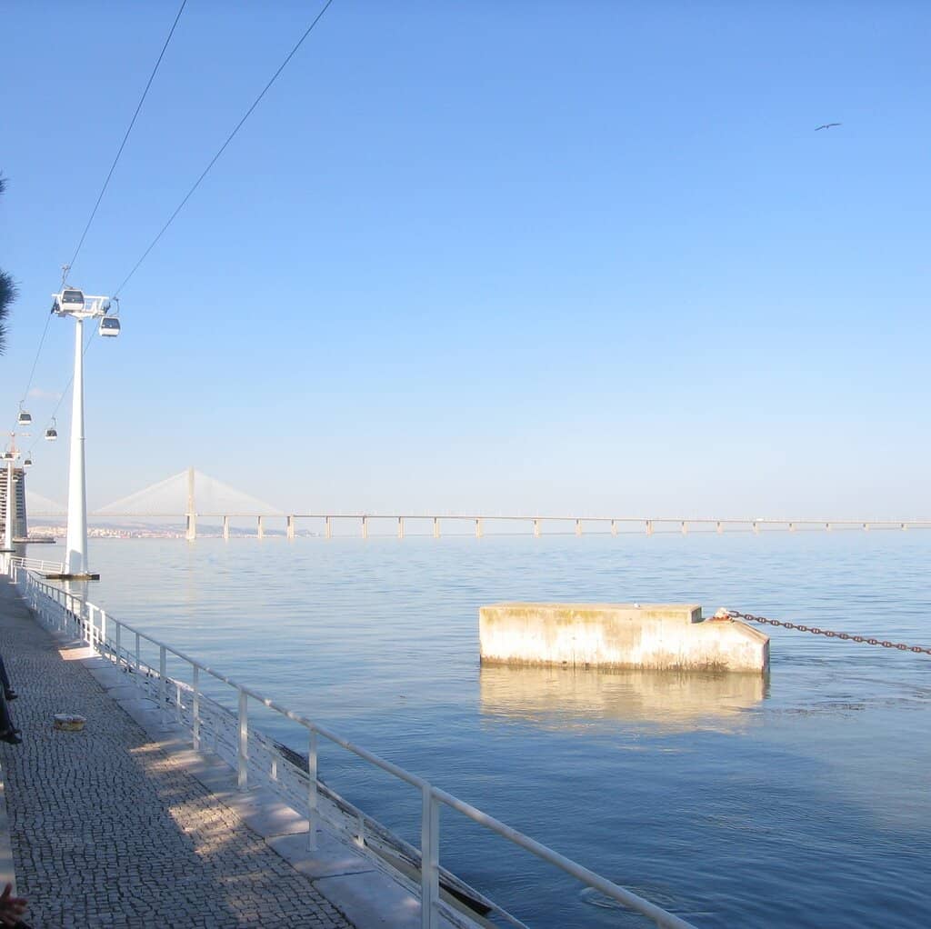 River Lounge Ambiance