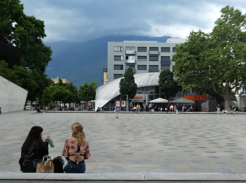 Surrounding Architecture