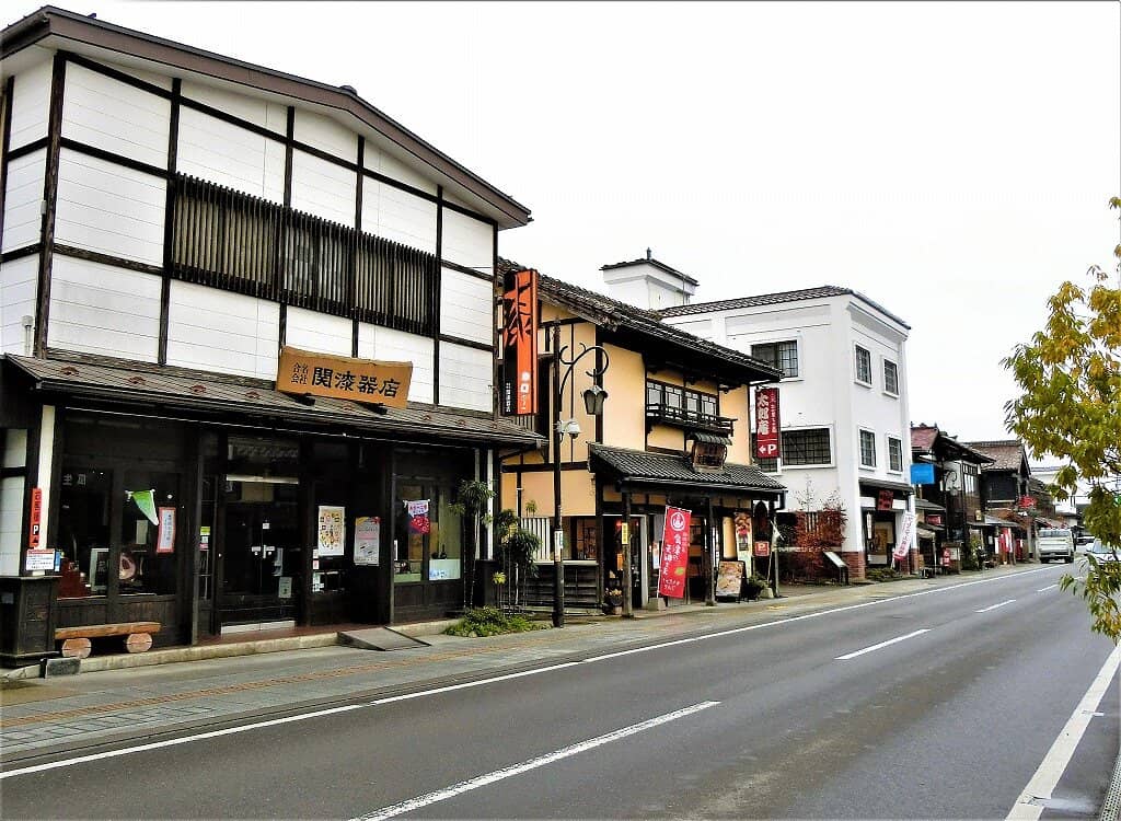 Local Crafts and Souvenirs