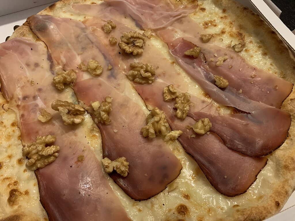 Prosciutto and Walnut Pizza