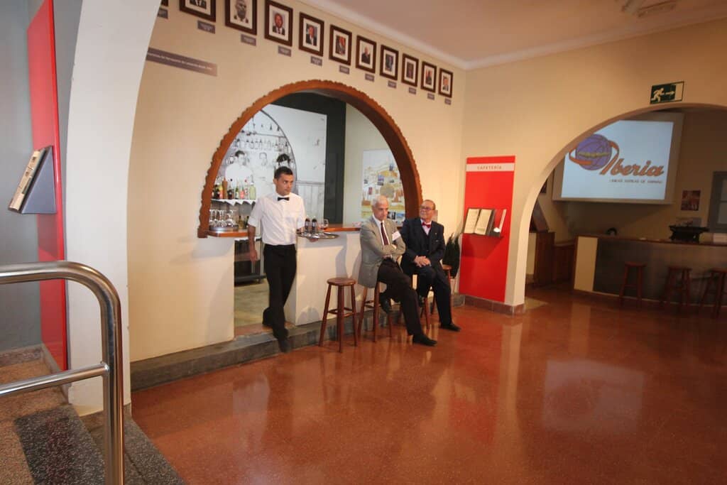 Outdoor Aircraft & Vehicles