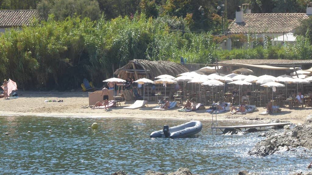 Chic Beachside Dining