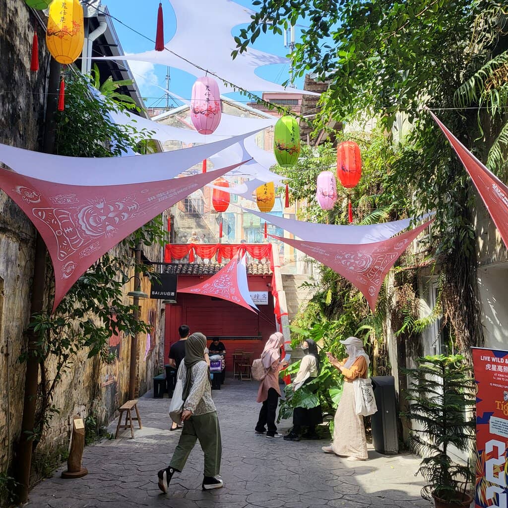 Charming Cafes and Eateries