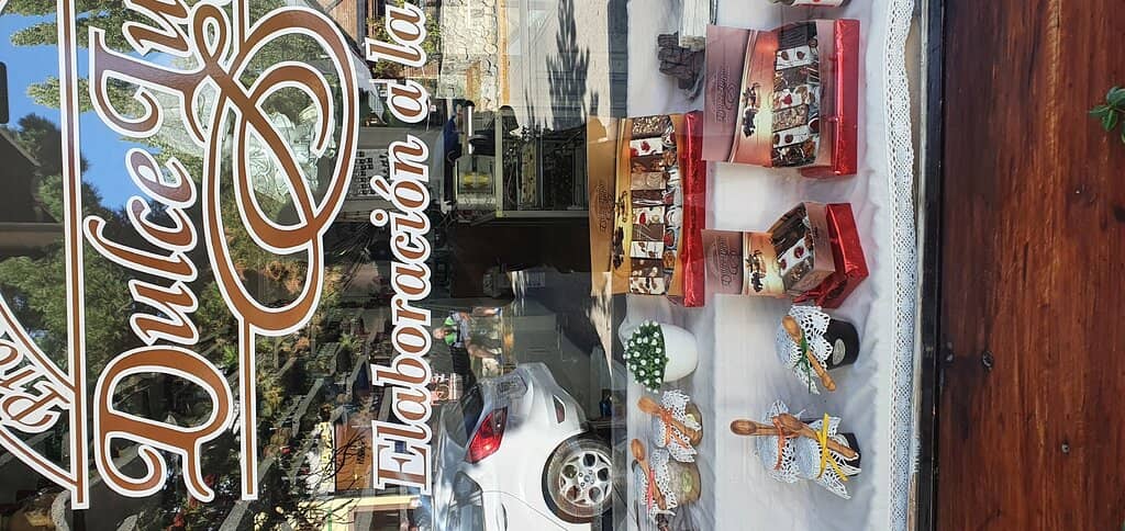 Exquisite Dulce de Leche Alfajores