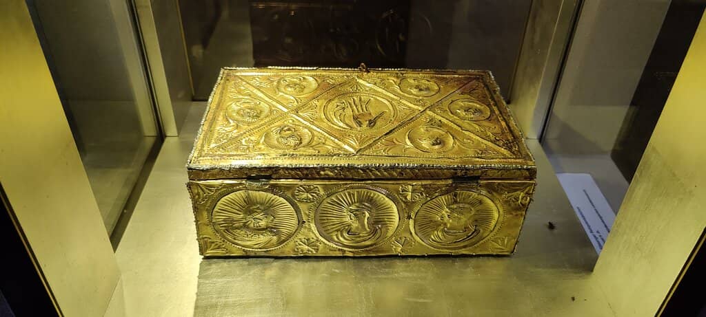 Krippe Under the Altar