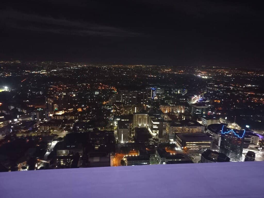 Intimate Rooftop Ambiance