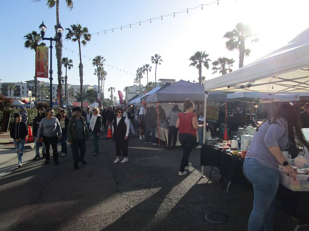 Live Music & Local Crafts