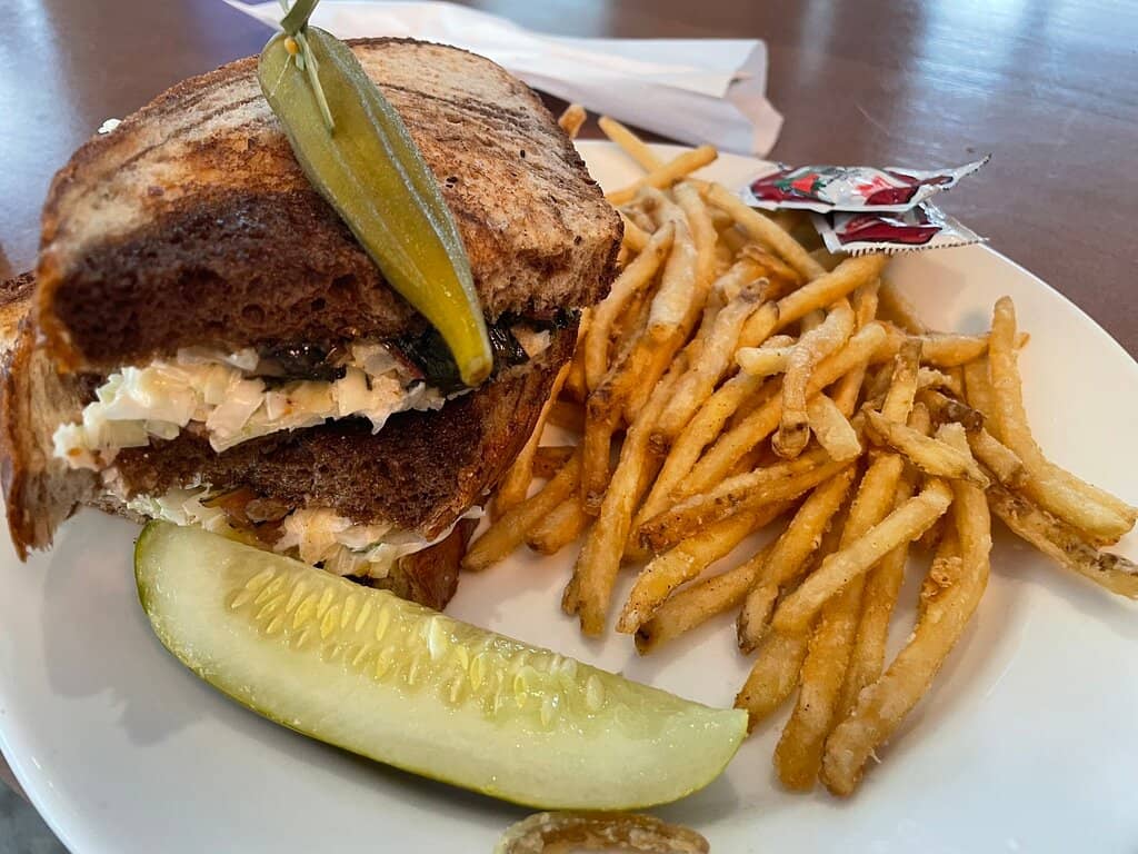 Artistic Dining Experience