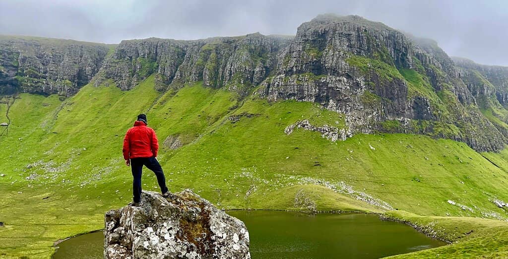 Frostgjógv Gorge Descent