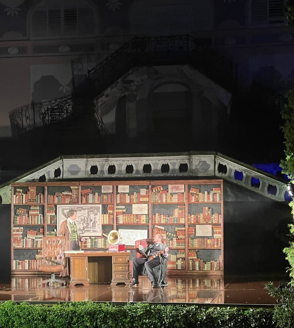 The Revolving Auditorium