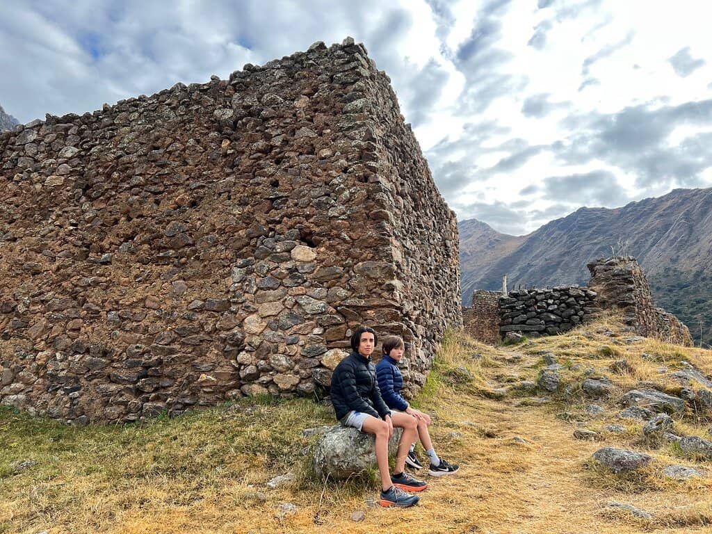Scenic Hike to Ollantaytambo