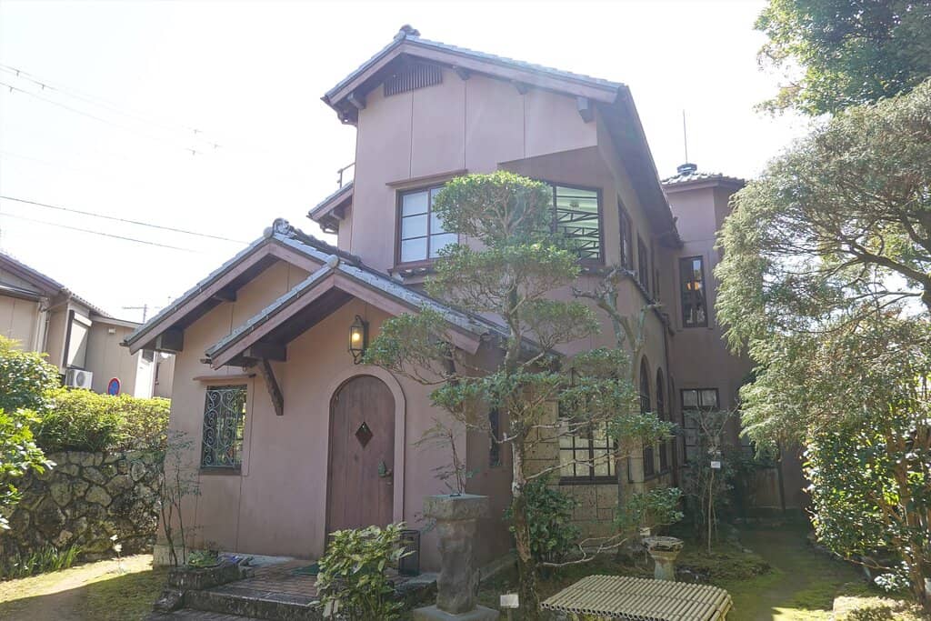 Elegant Architecture & Sunroof