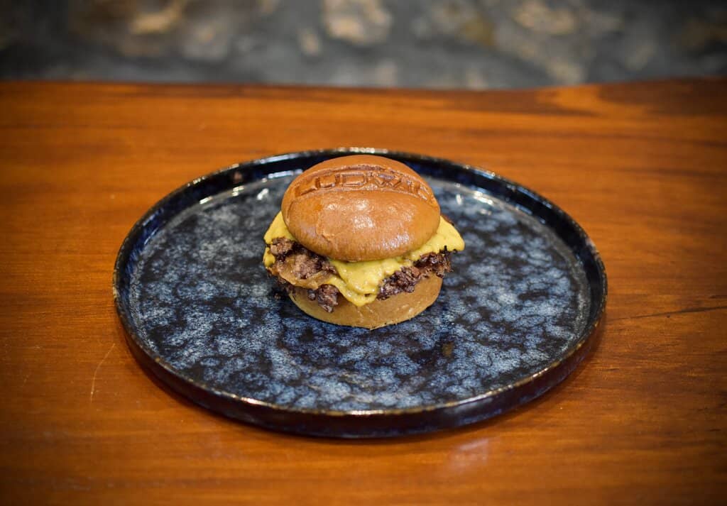 Casual & Chic Atmosphere