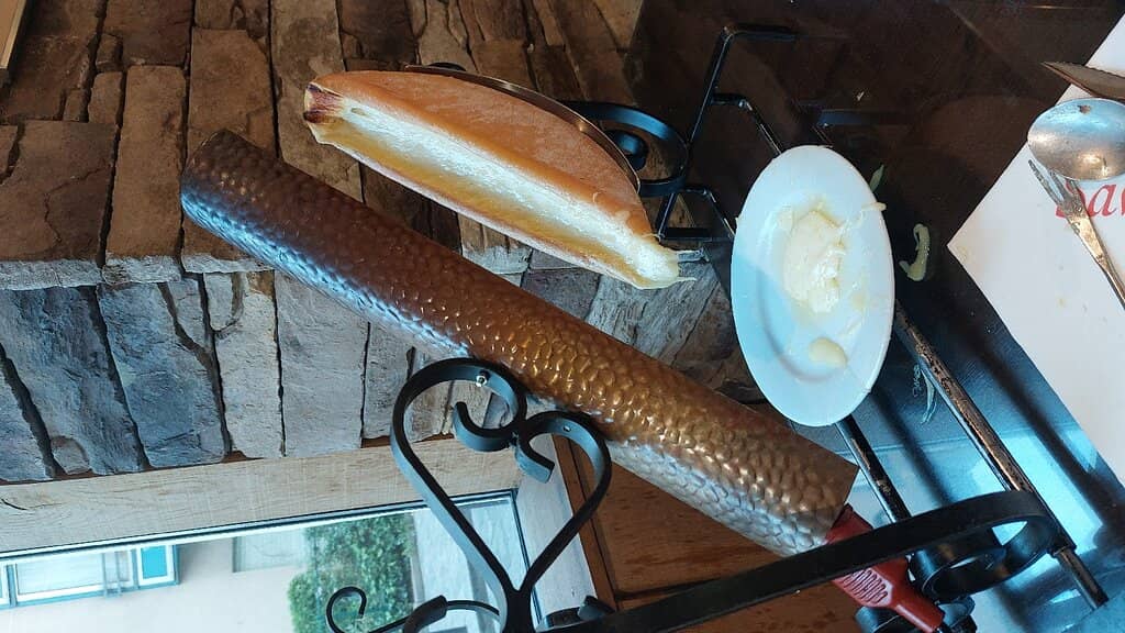 Charming Canal-side Ambiance