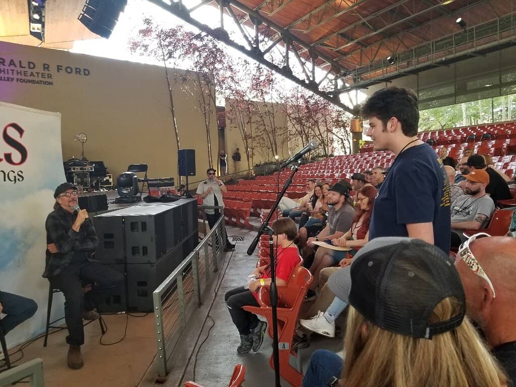 Breathtaking Mountain Backdrop