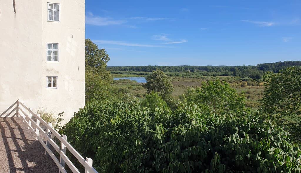 Picturesque Island Location