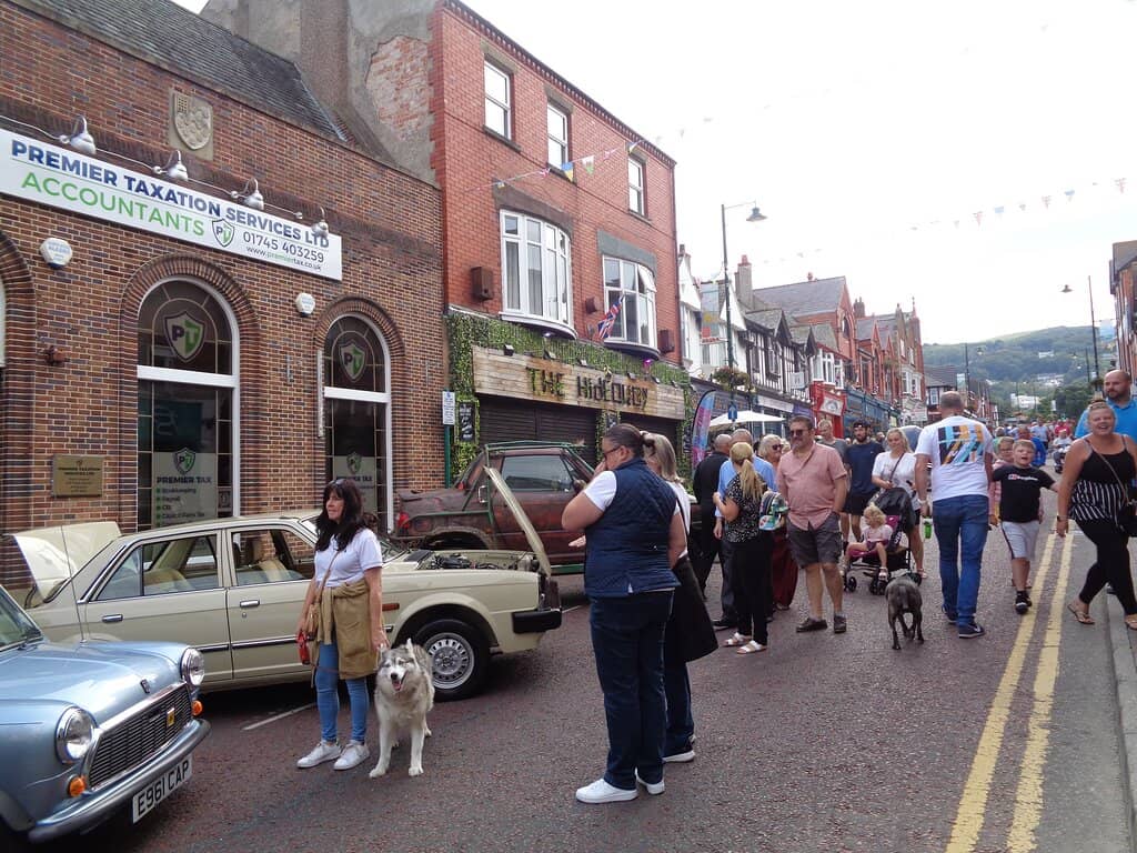 Local Cafes & Eateries