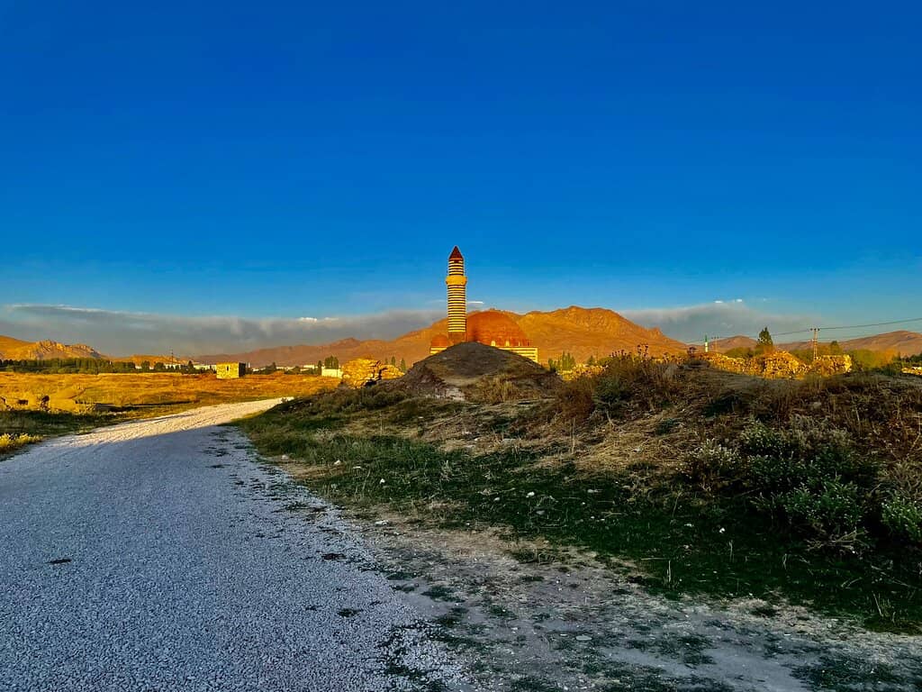Two-Color Cut Stone Minaret & Walls