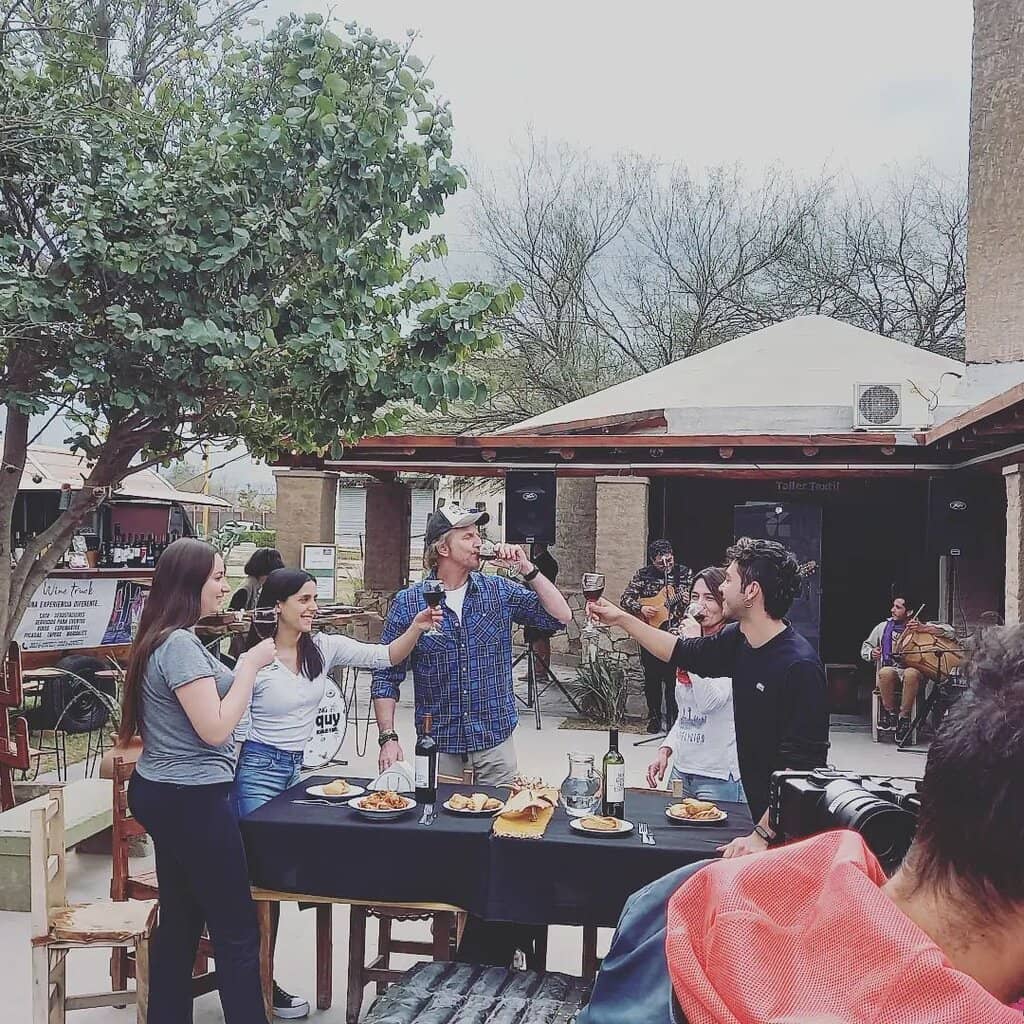 Live Music & Performances