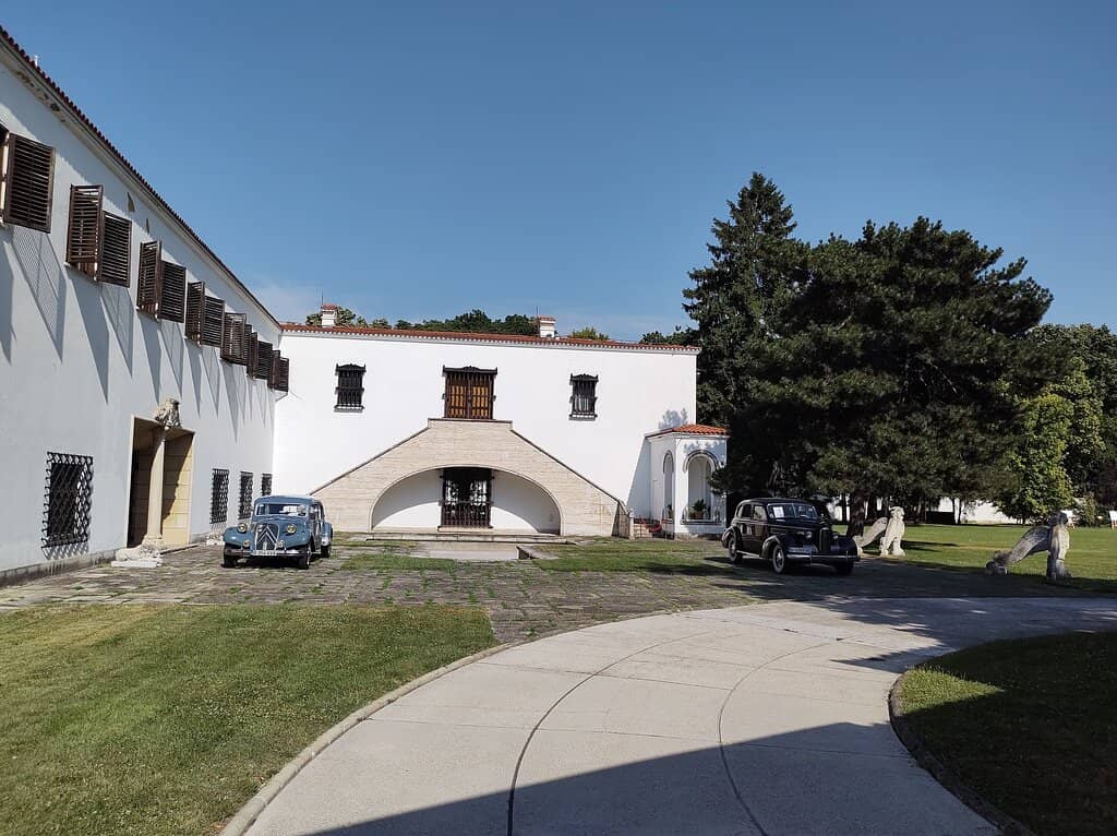 Vacuum Tube Amplifiers