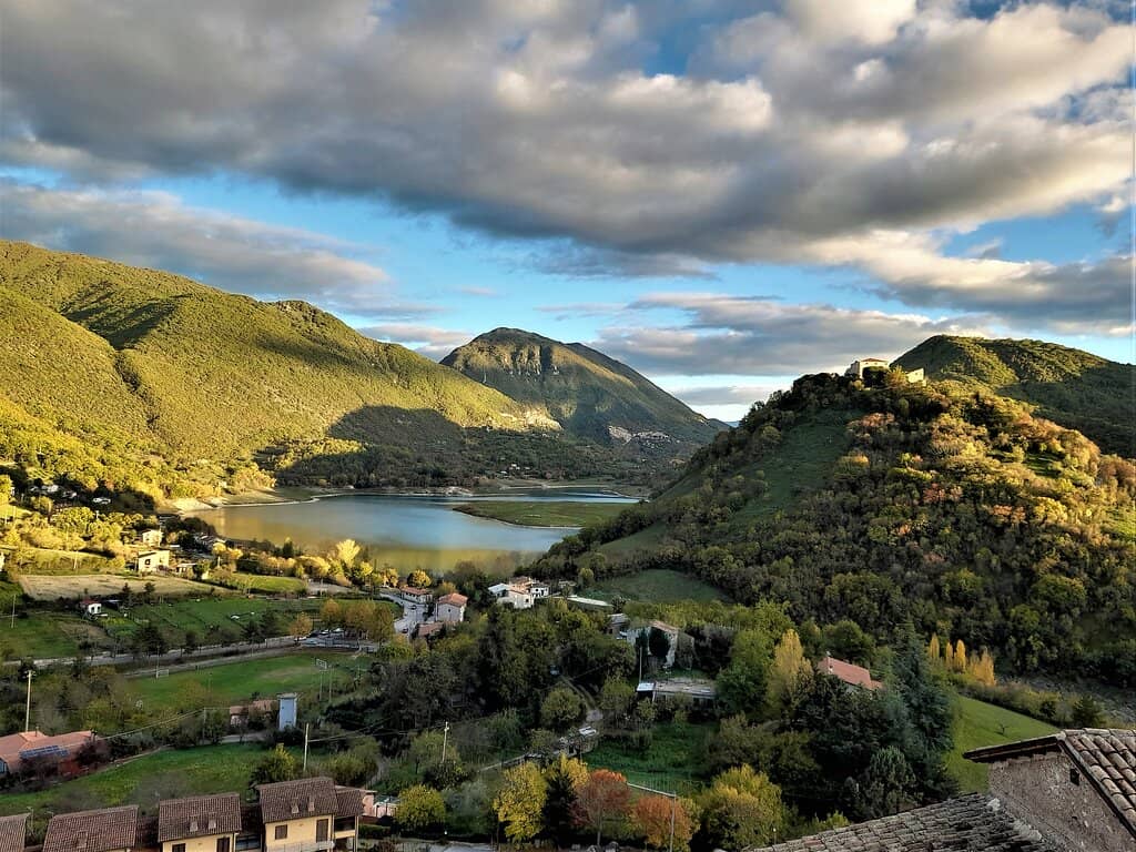 Lago del Turano Views