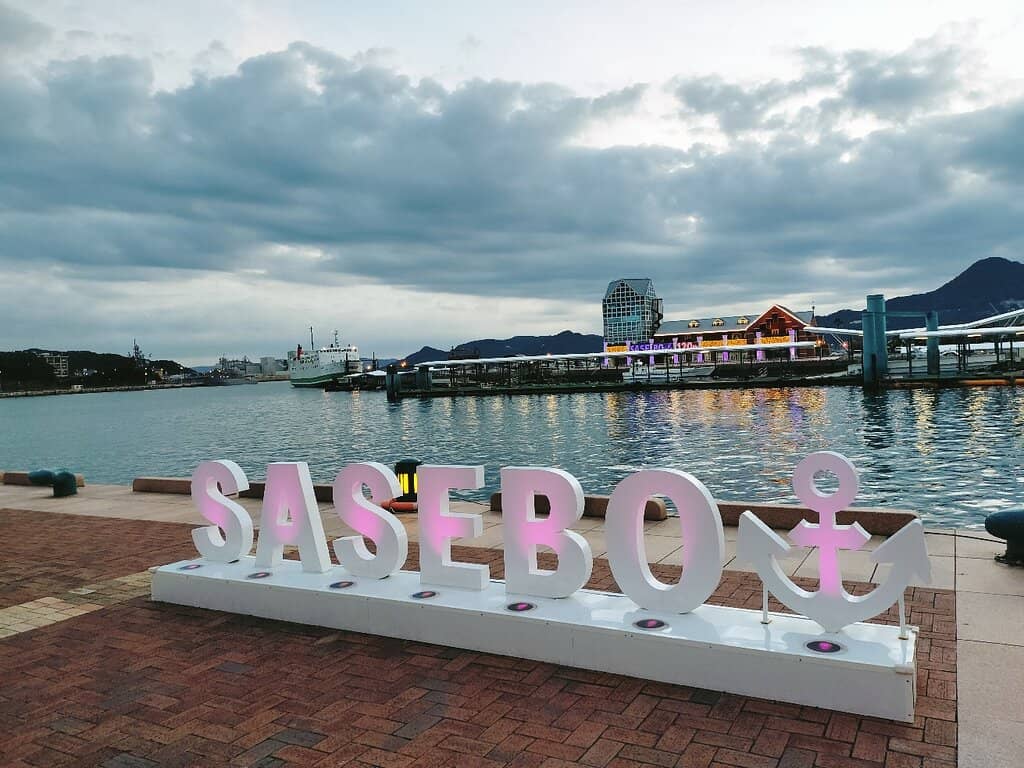 Waterfront Dining